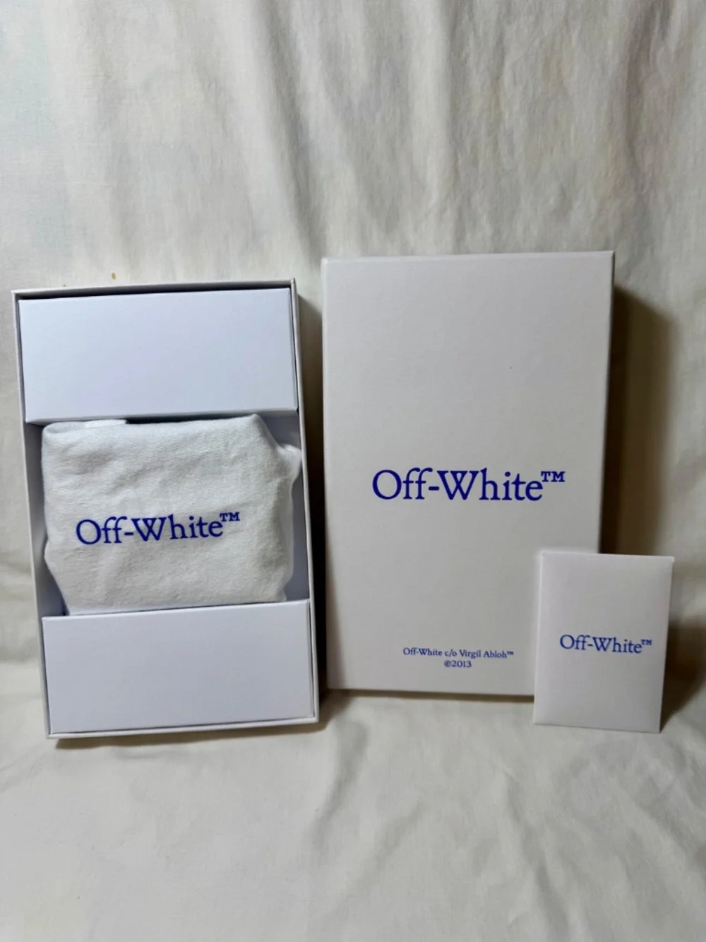 Off White Quote Bifold Characters Black - White